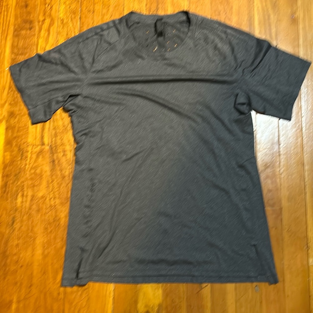 Lululemon T-Shirt size Medium